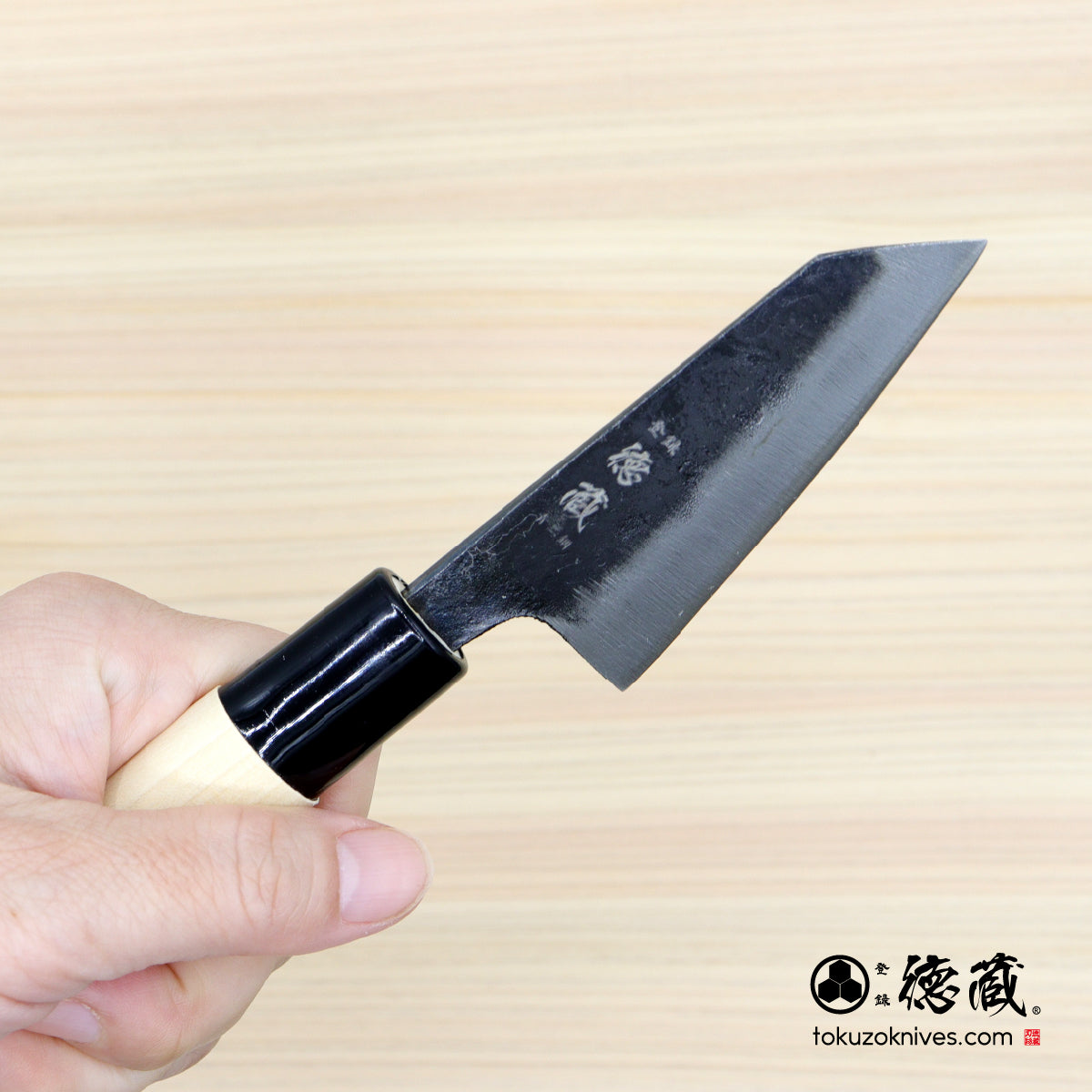 翁流 青ニ鋼 黒仕上げ 文化包丁 170mm 樫柄+仕上げの革　清助刃物 青二 黒打仕上 小文化包丁 朴柄 – 徳蔵刃物 TOKUZO KNIVES