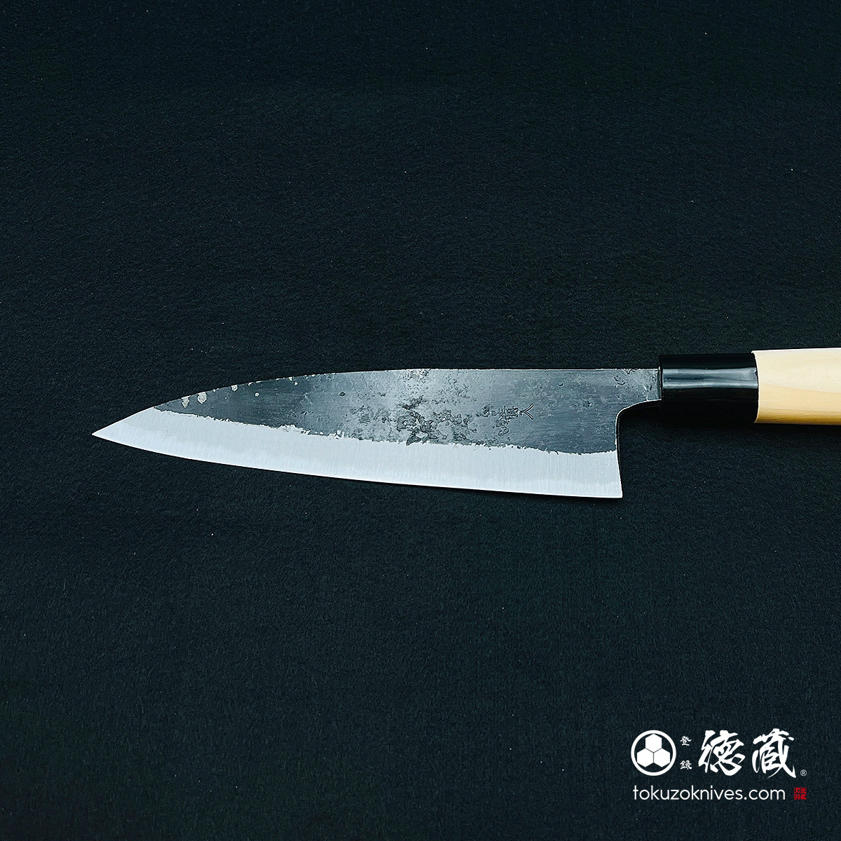 青二 黒打仕上 舟行包丁 朴柄 – 徳蔵刃物 TOKUZO KNIVES